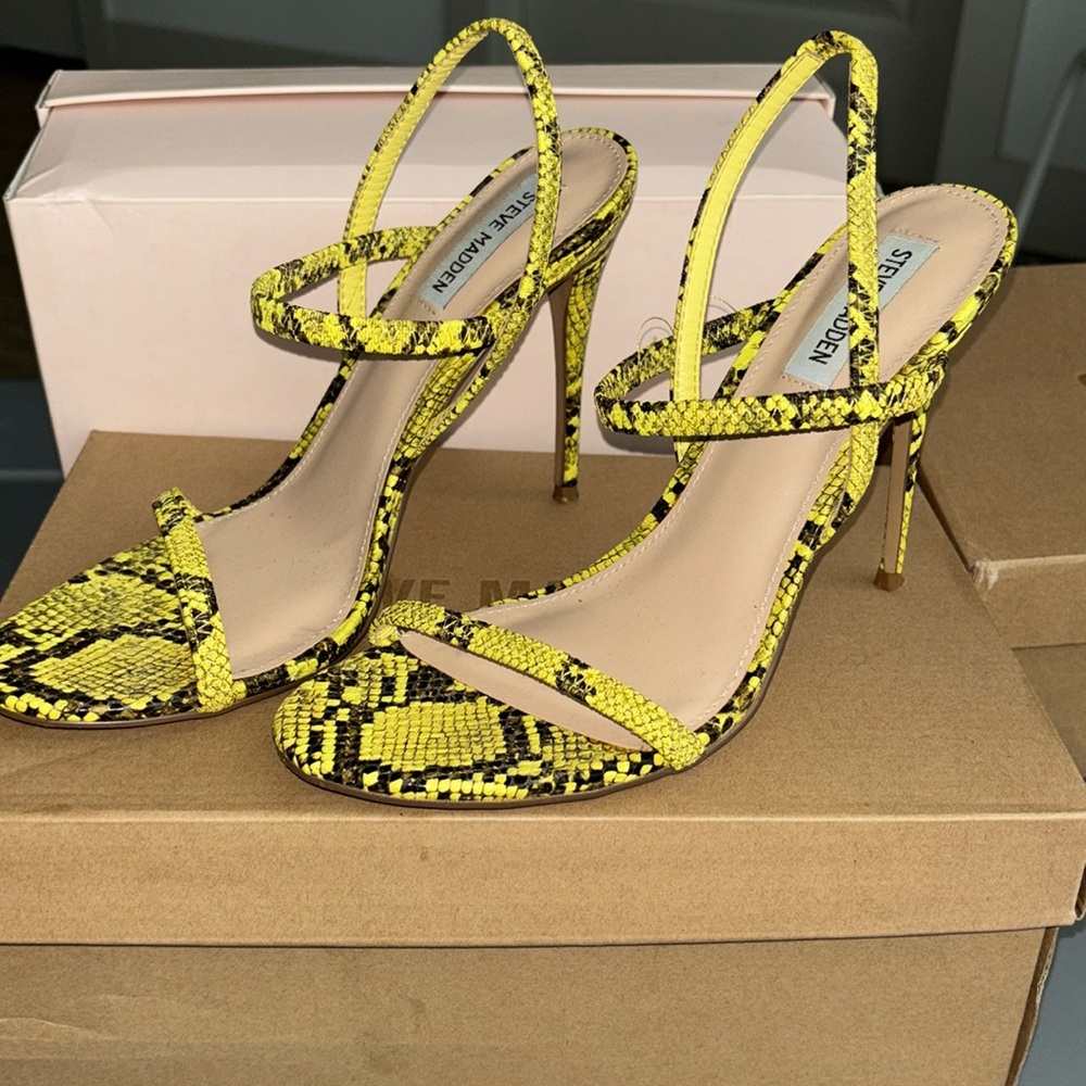 Steve Madden Scrolling Heeled Sandal